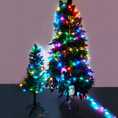圣诞树彩色装饰灯串